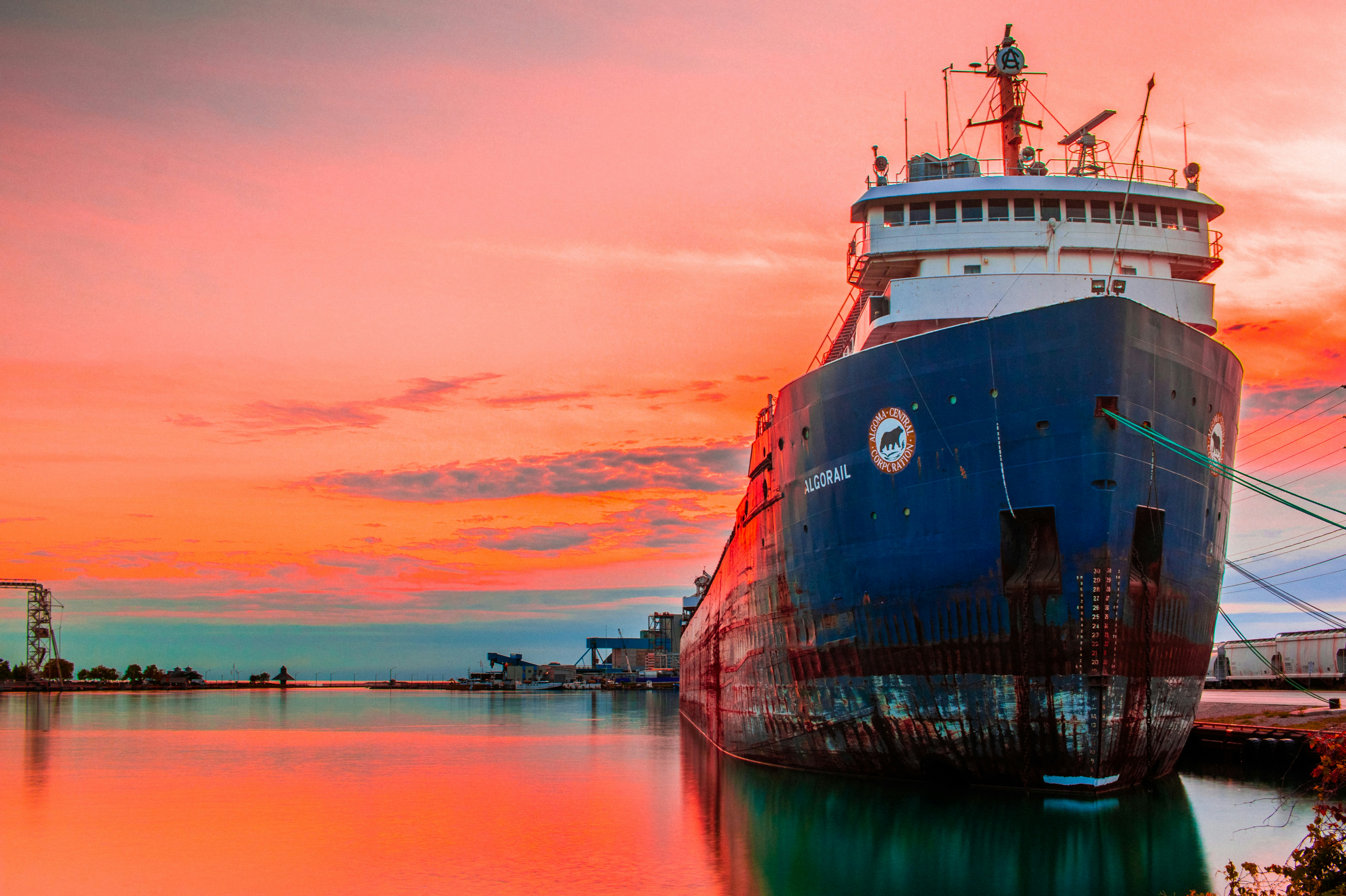 Bulk carrier at the Golden Gate